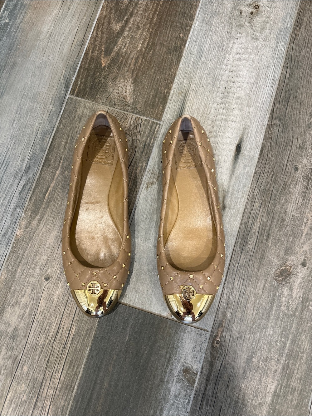 Tory Burch Kaitlin Taupe Gold Cap Toe Studded Medallion Slip On Ballet Flats 9 - Picture 2 of 12